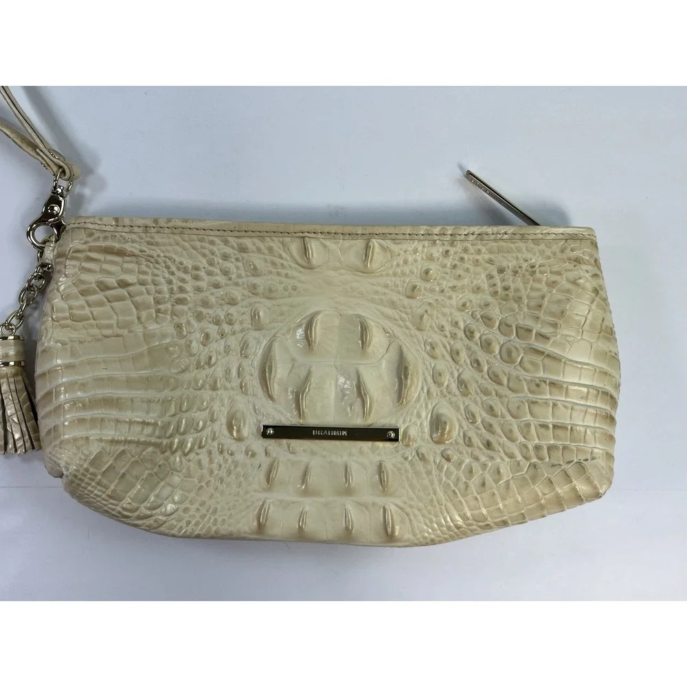 BRAHMIN Daisy Clutch Wallet Croc Embossed Cream Colored Wristlet 10.5
